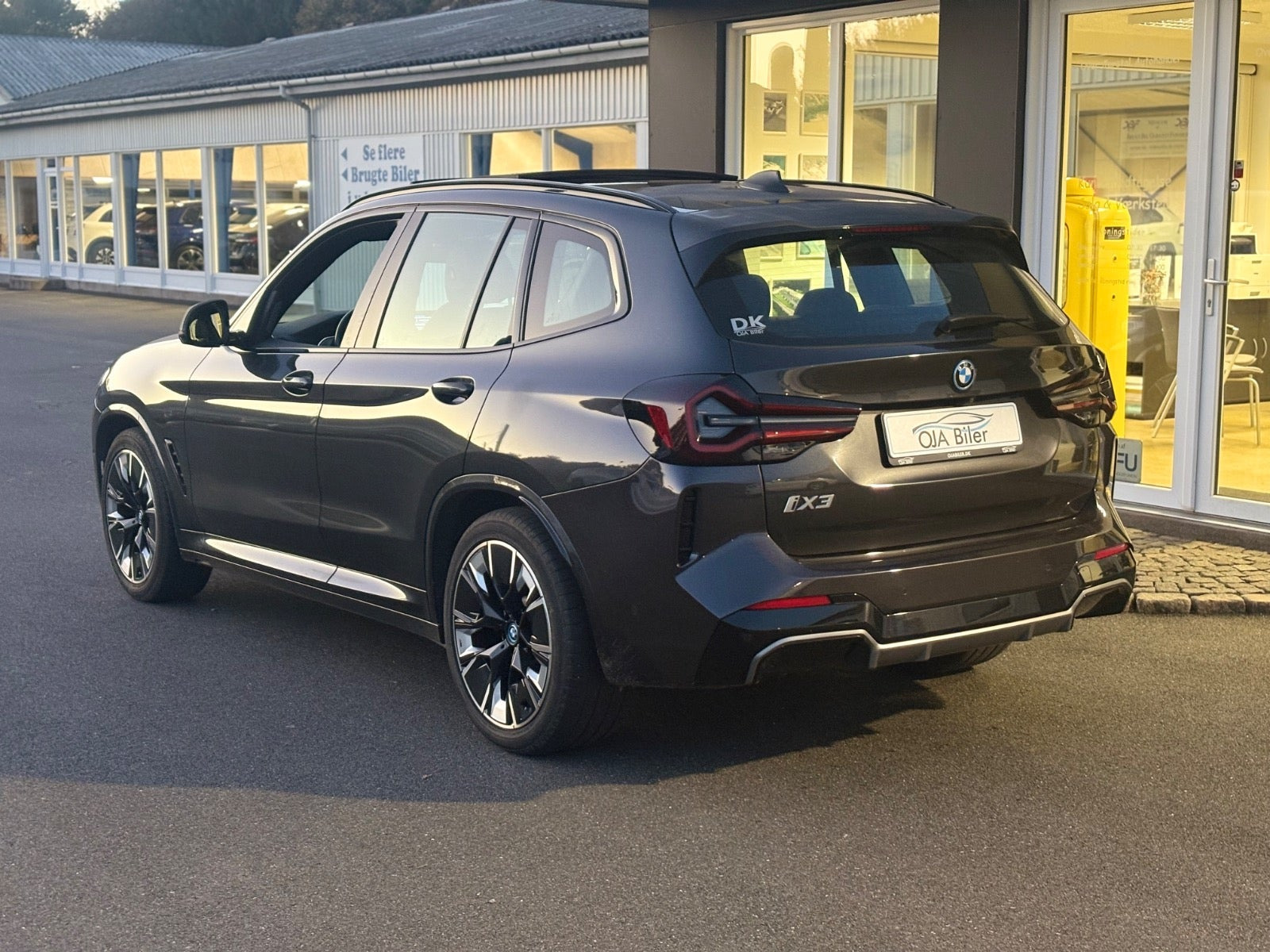 Grå BMW iX3 fra 2022