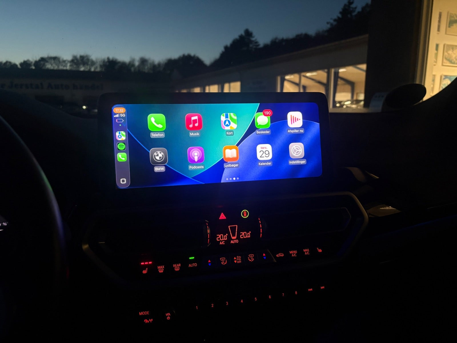 Grå BMW iX3 fra 2022