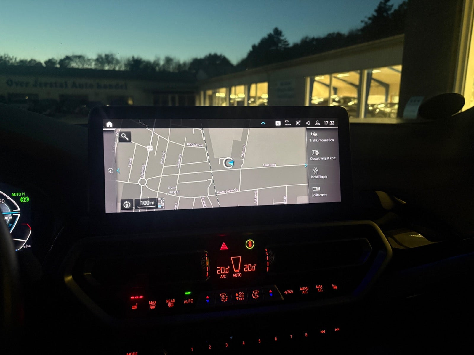 Grå BMW iX3 fra 2022