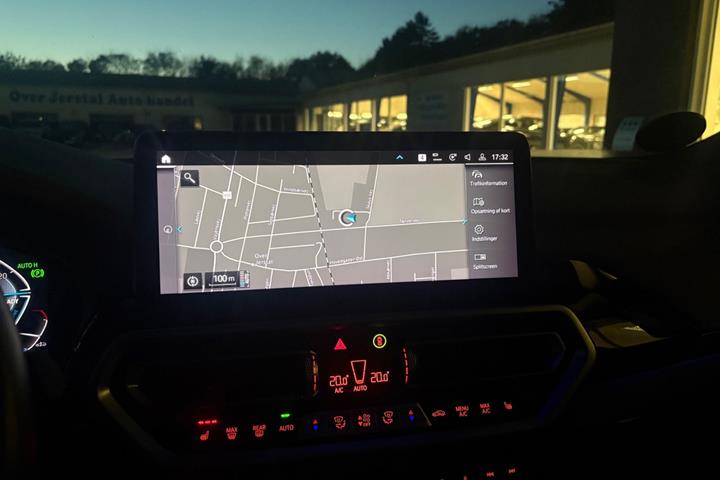 Grå BMW iX3 fra 2022