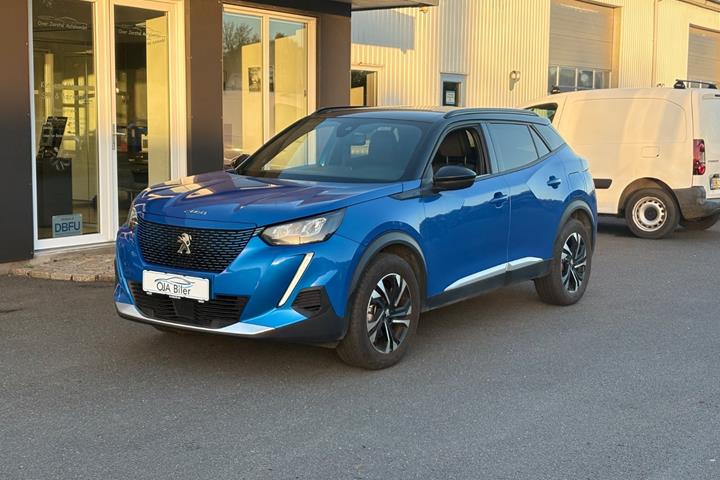 Blå Peugeot e-2008 fra 2024