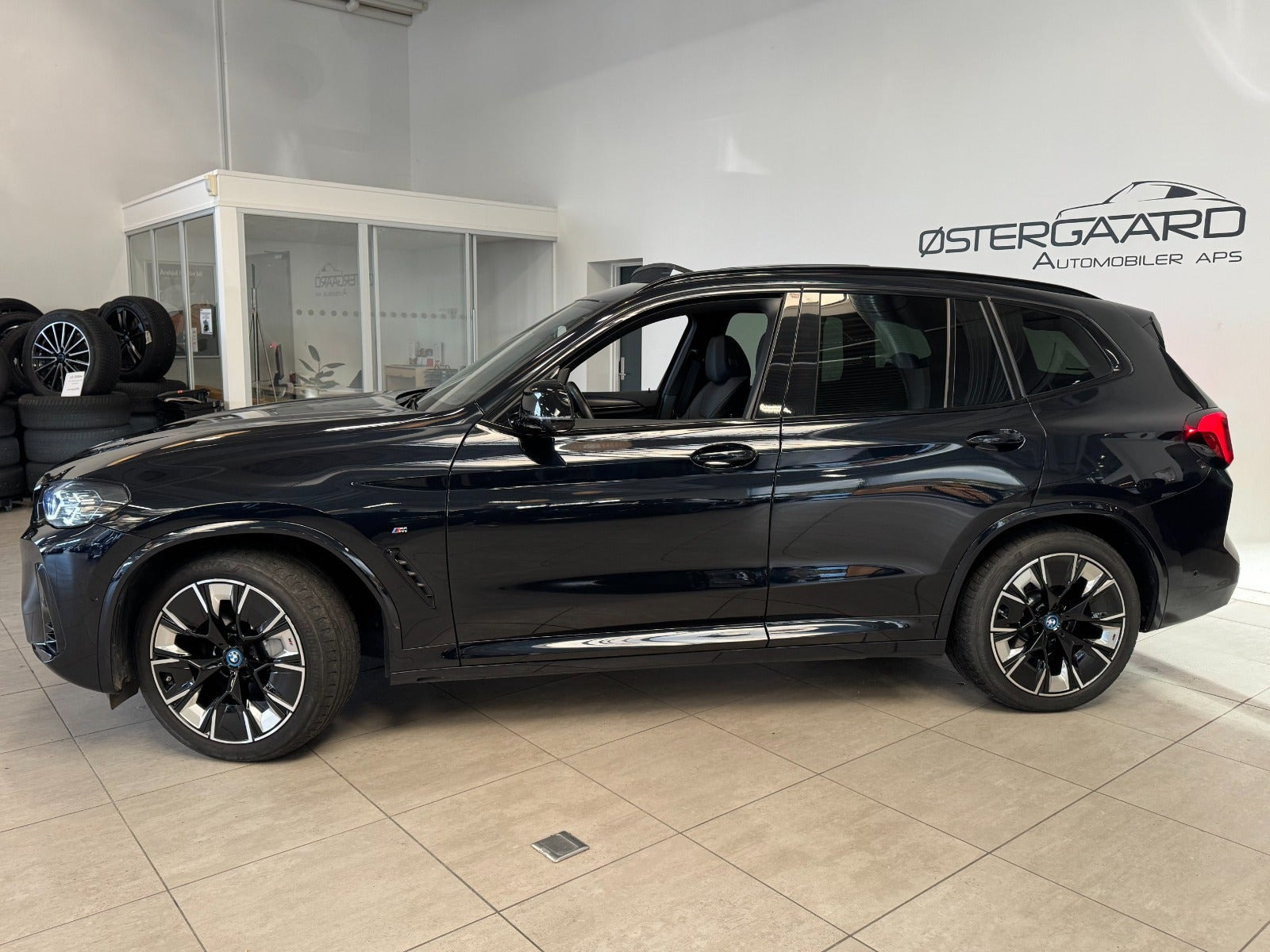 Sort BMW iX3 fra 2023