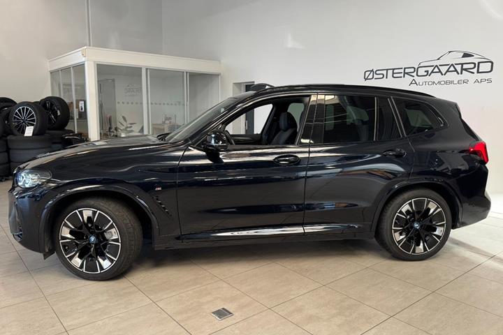 Sort BMW iX3 fra 2023