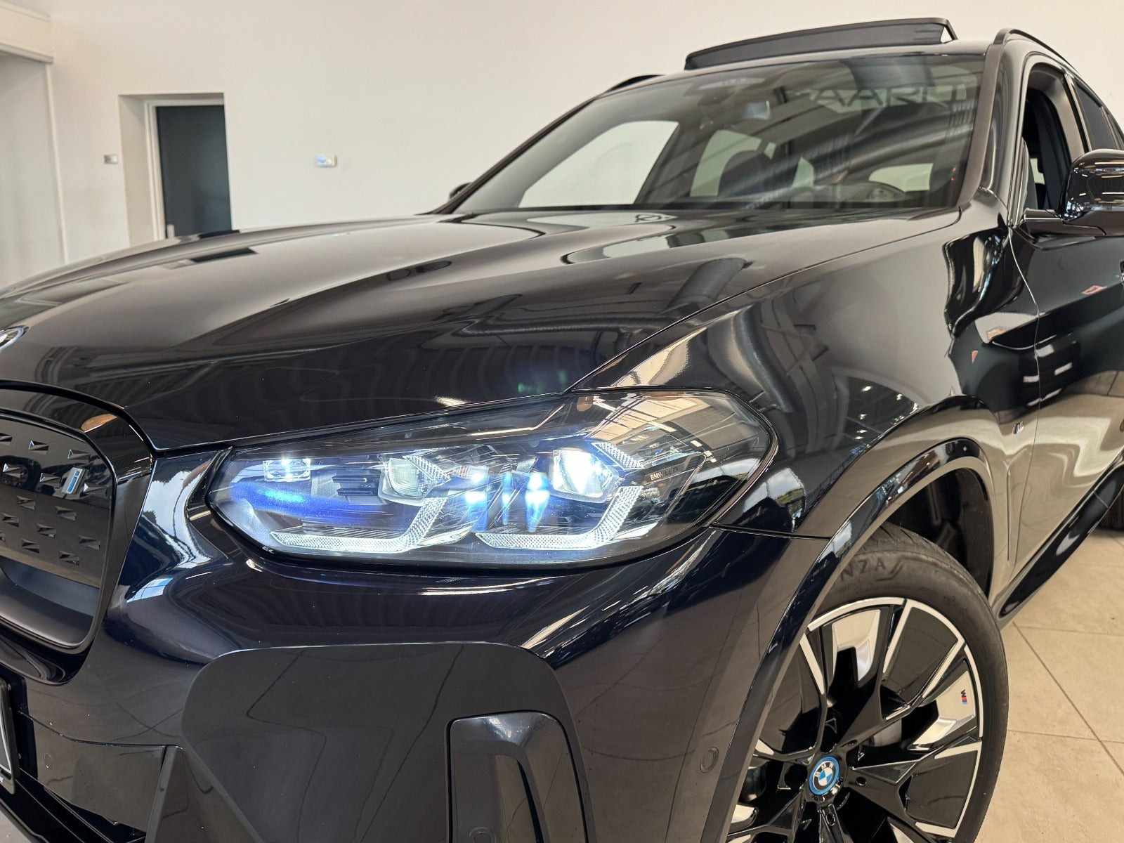 Sort BMW iX3 fra 2023