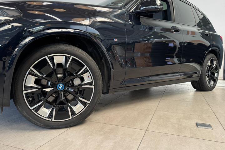 Sort BMW iX3 fra 2023