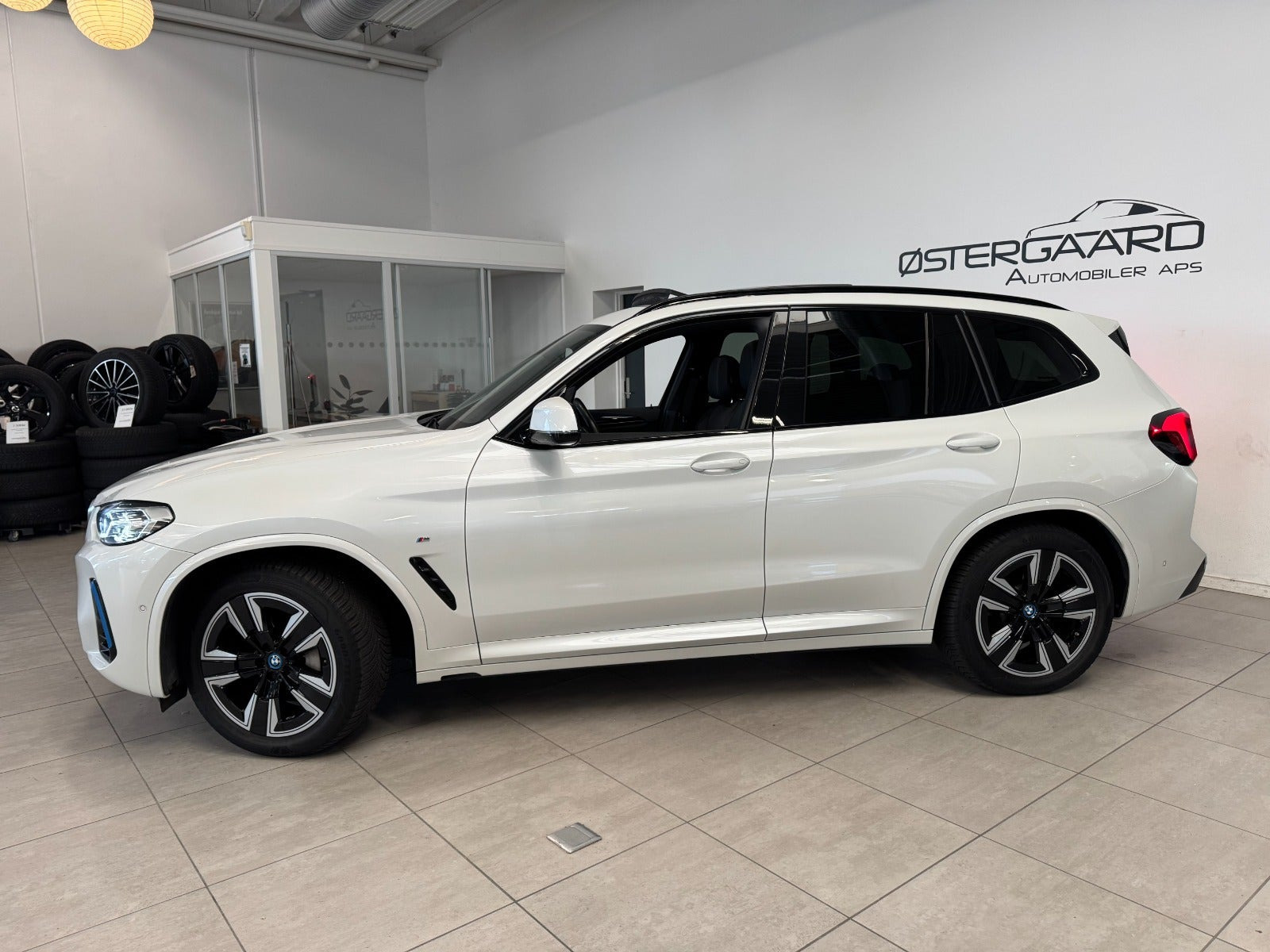 Hvid BMW iX3 fra 2023