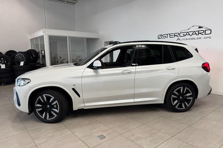 Hvid BMW iX3 fra 2023