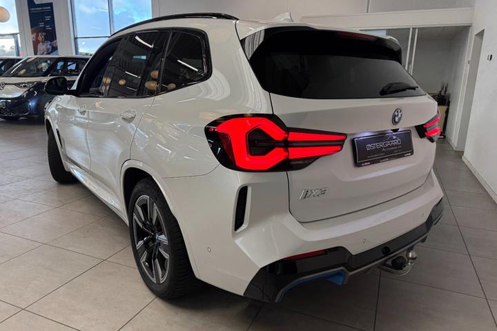 Hvid BMW iX3 fra 2023