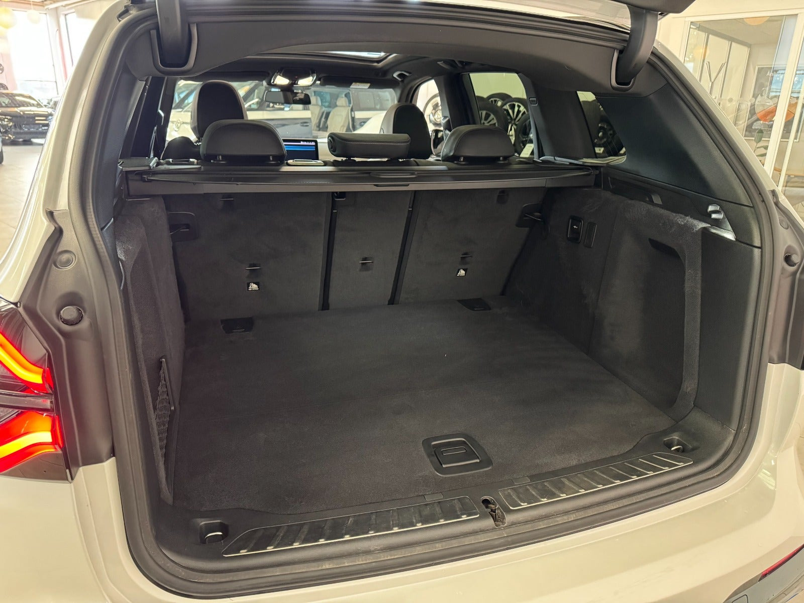 Hvid BMW iX3 fra 2023