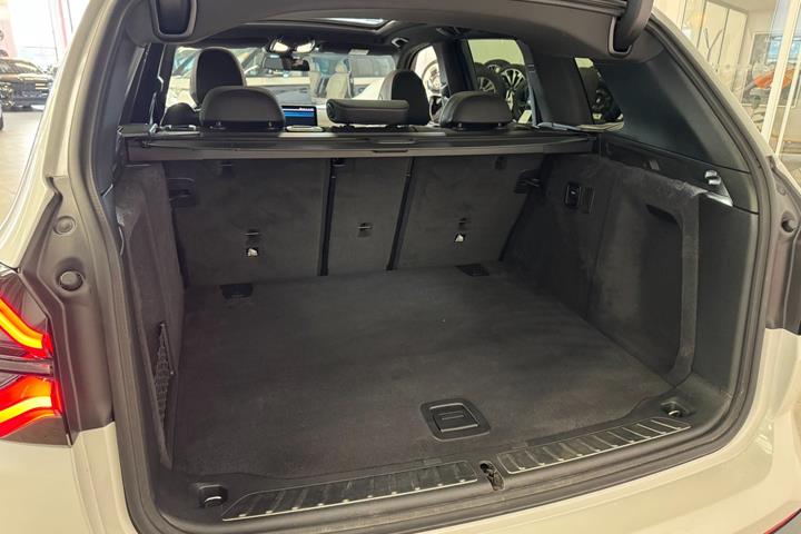 Hvid BMW iX3 fra 2023