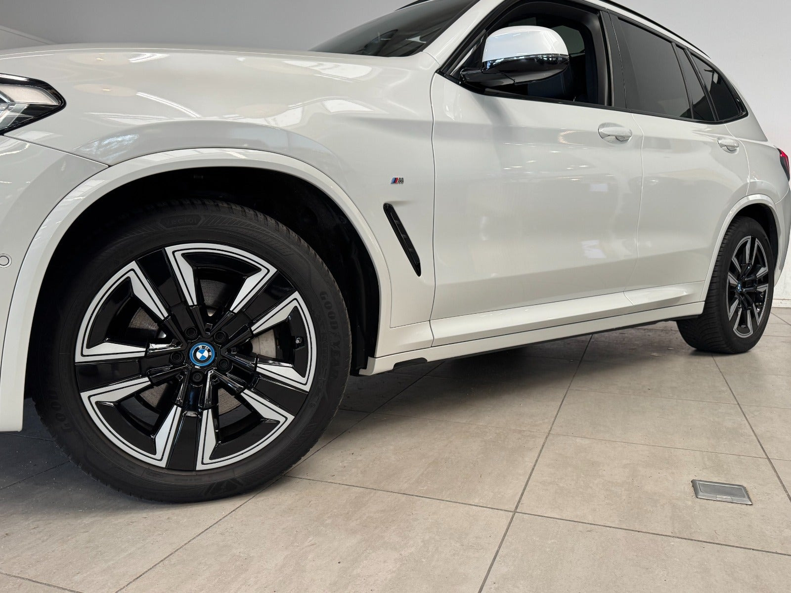 Hvid BMW iX3 fra 2023