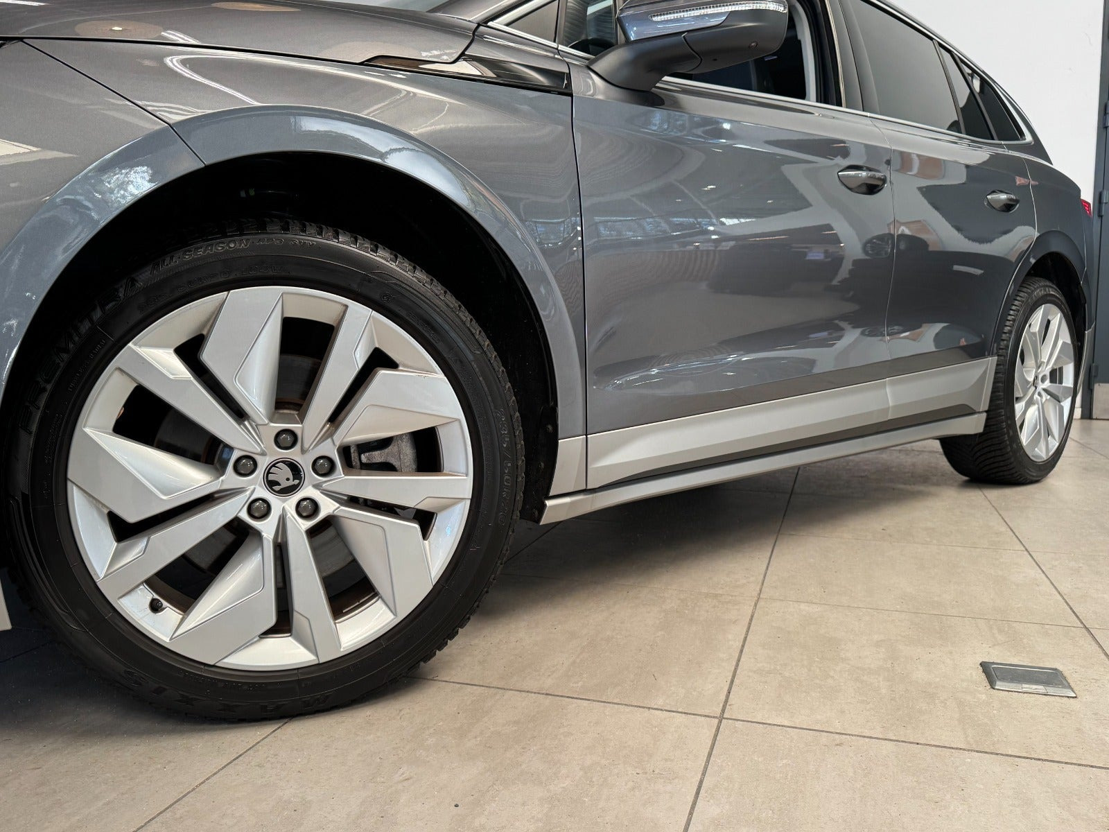 Grå Skoda Enyaq fra 2026