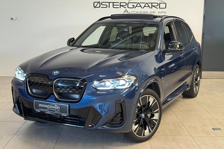Blå BMW iX3 fra 2023