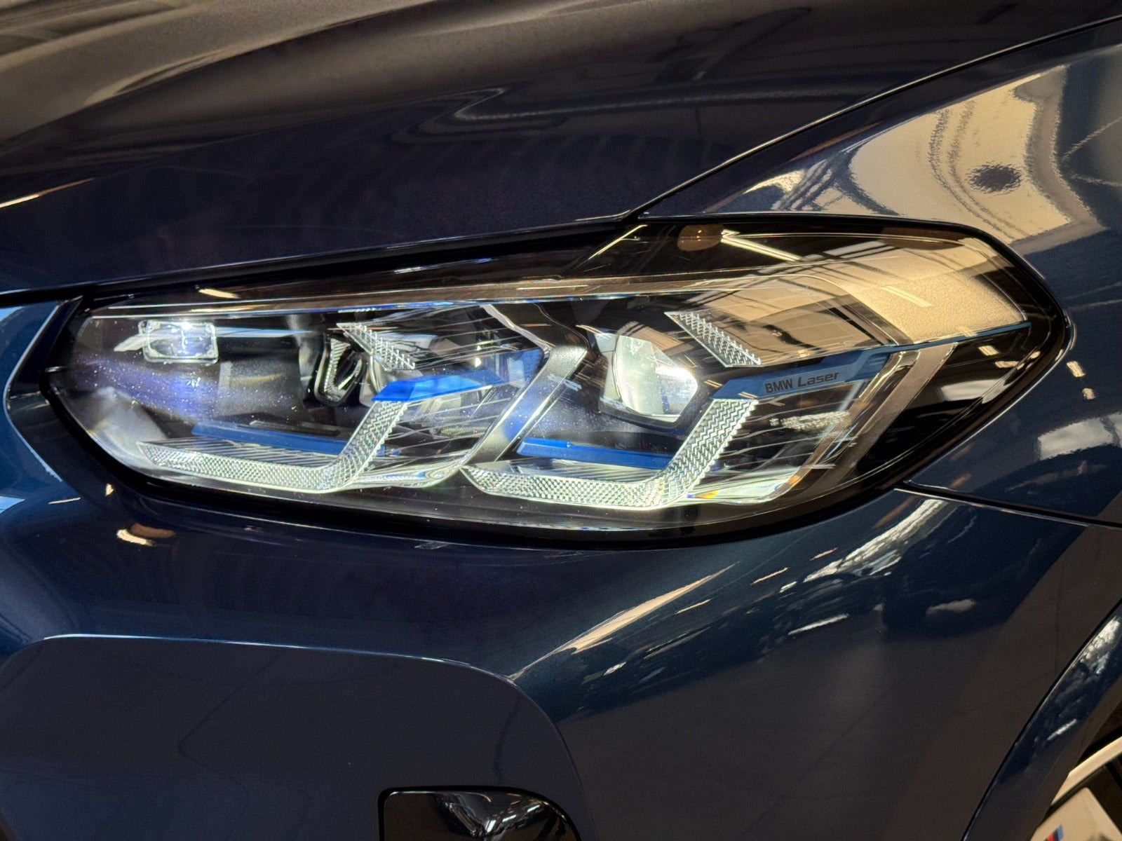 Blå BMW iX3 fra 2023