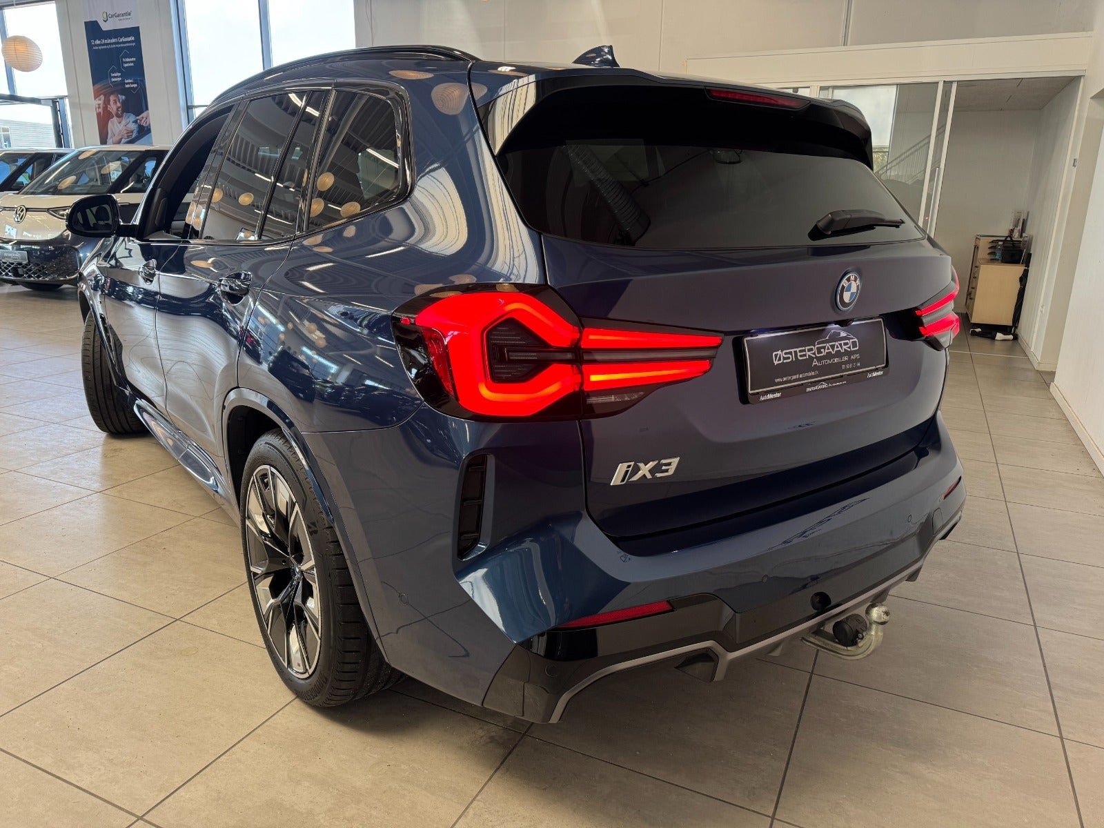 Blå BMW iX3 fra 2023