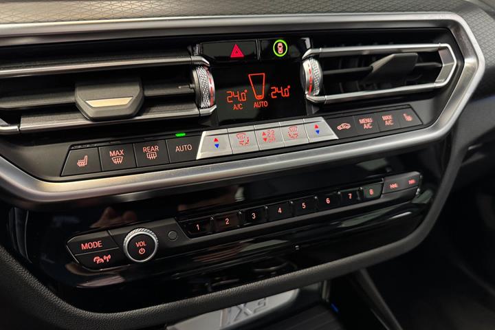 Blå BMW iX3 fra 2023