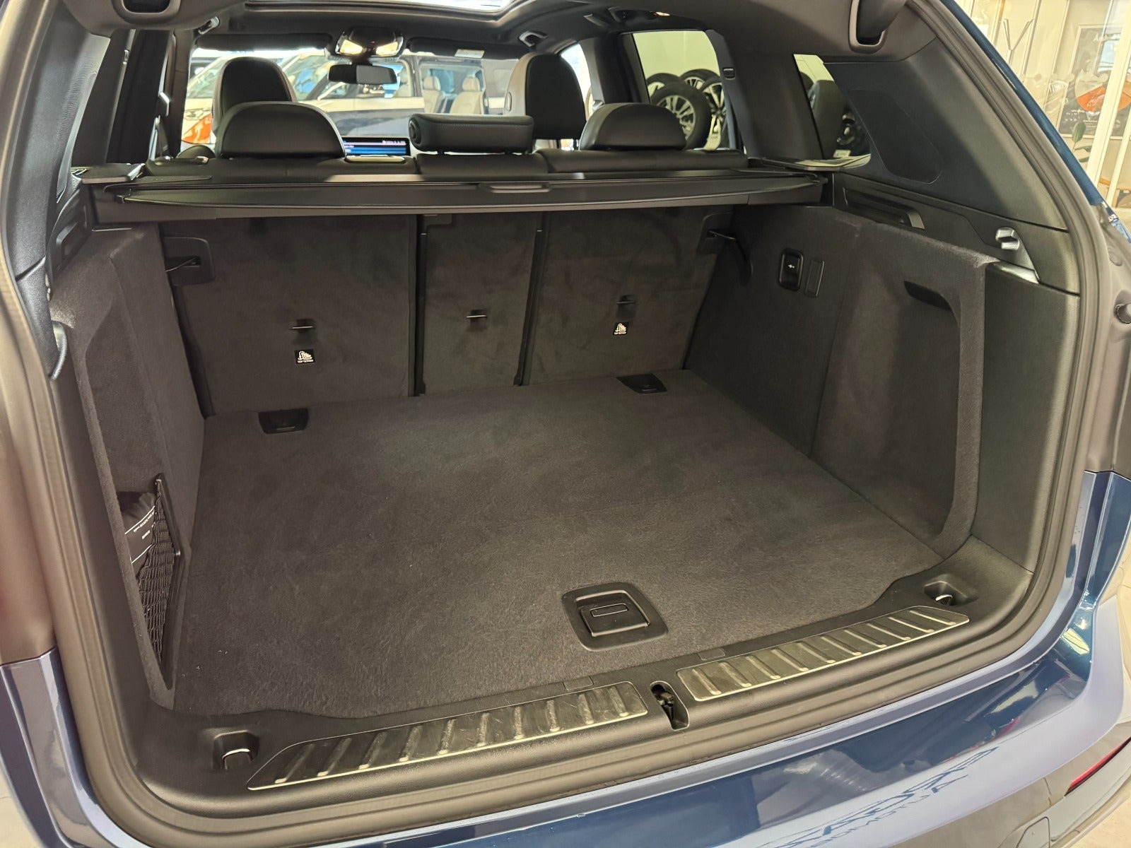 Blå BMW iX3 fra 2023