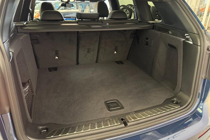 Blå BMW iX3 fra 2023