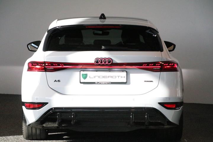 Hvid Audi A6 e-tron fra 2025