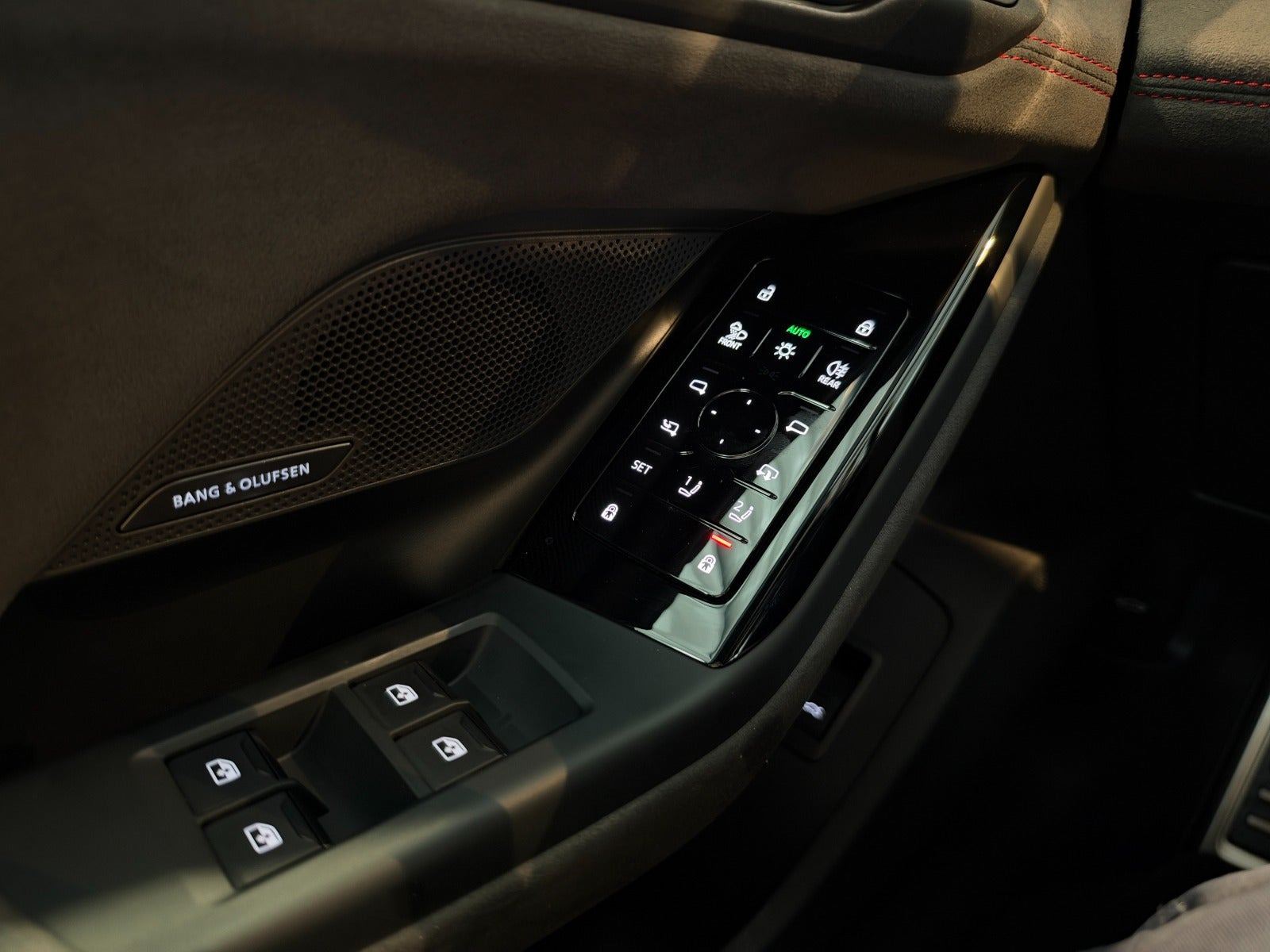 Hvid Audi A6 e-tron fra 2025