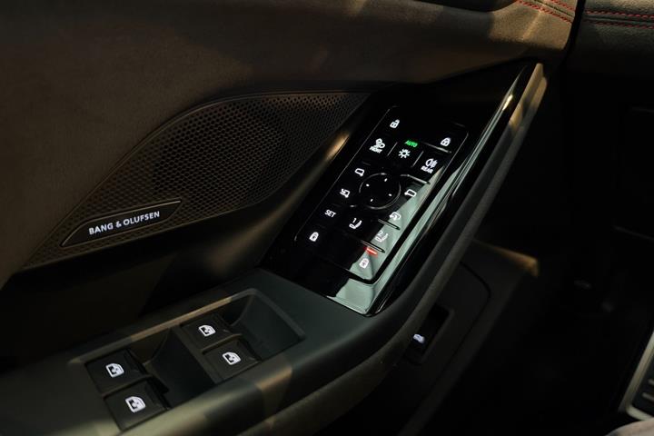 Hvid Audi A6 e-tron fra 2025