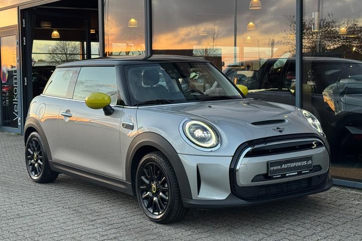 Sølv Mini Cooper SE fra 2023