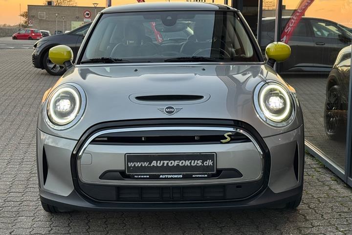 Sølv Mini Cooper SE fra 2023