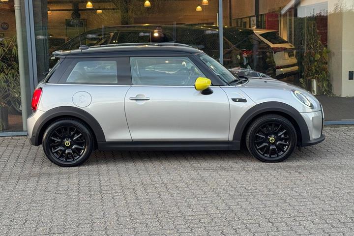 Sølv Mini Cooper SE fra 2023