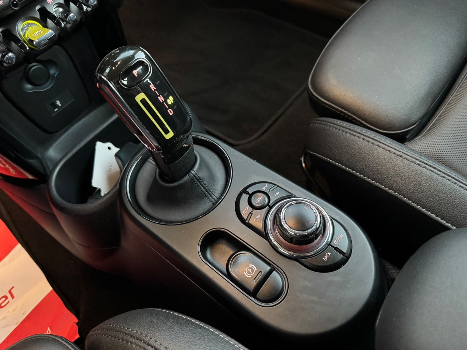Sølv Mini Cooper SE fra 2023