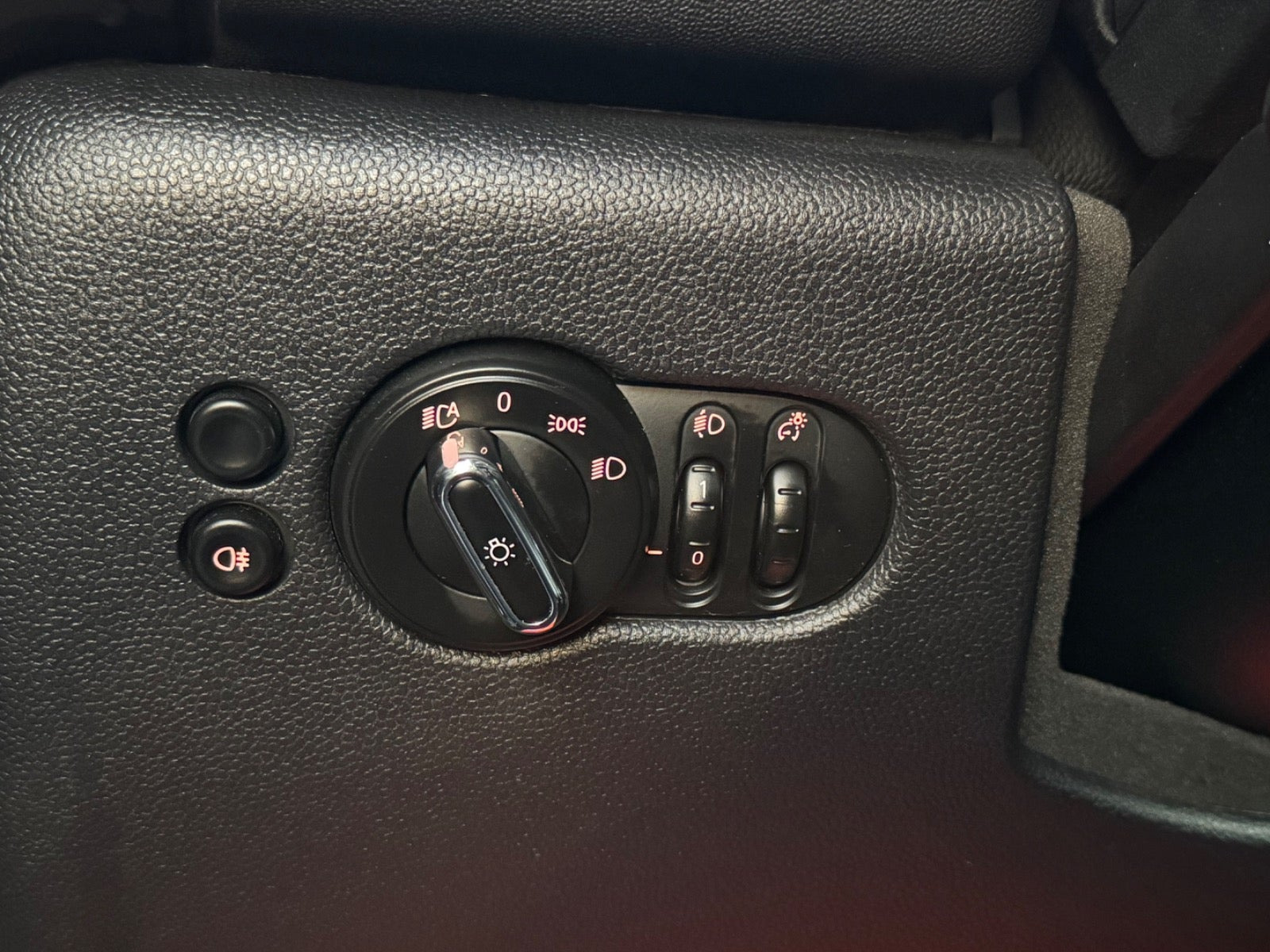 Sølv Mini Cooper SE fra 2023