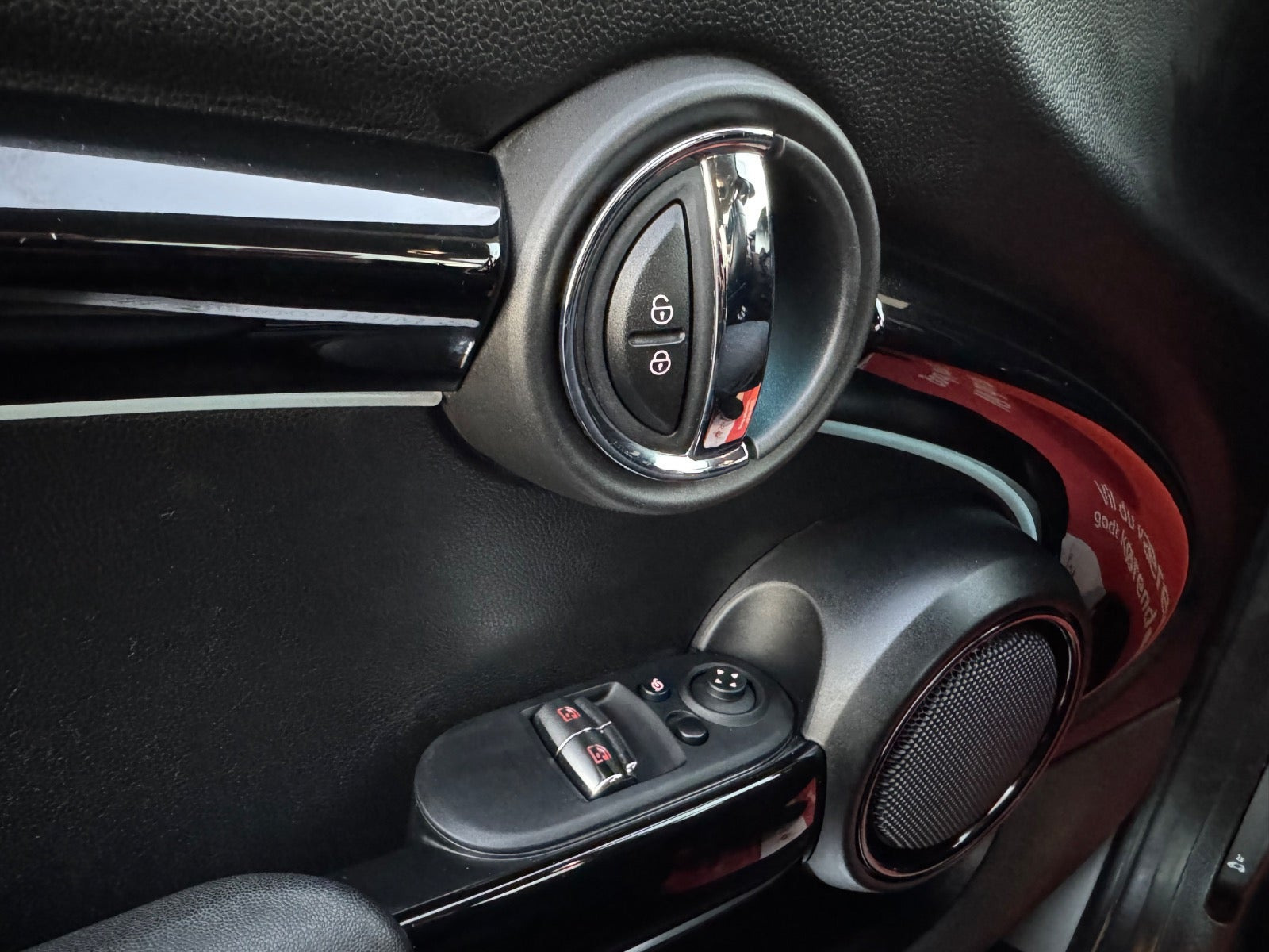 Sølv Mini Cooper SE fra 2023