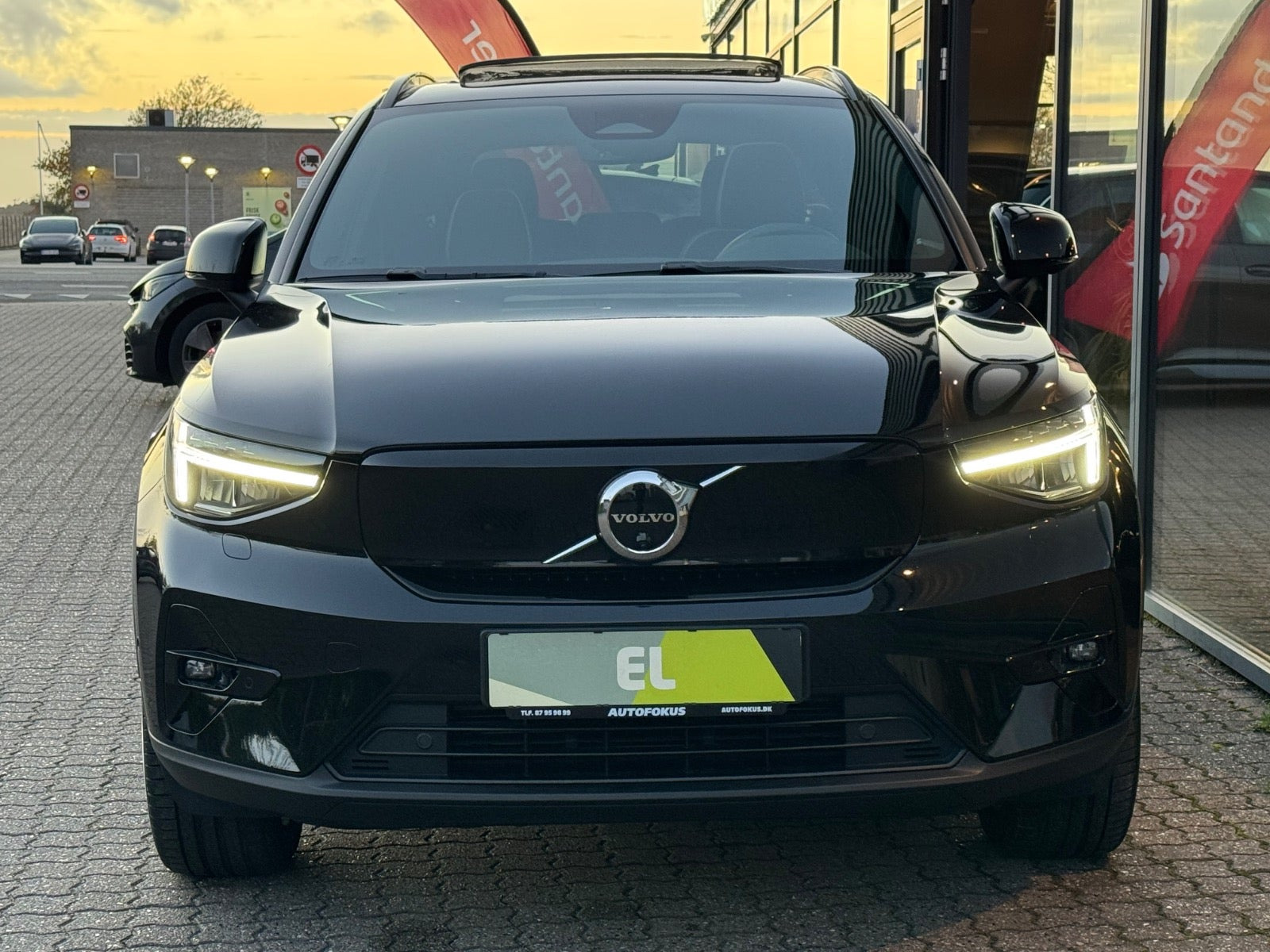 Sort Volvo XC40 fra 2023