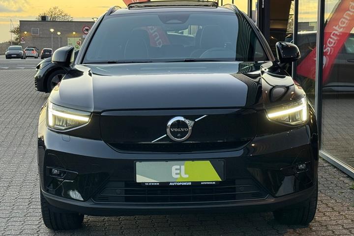 Sort Volvo XC40 fra 2023