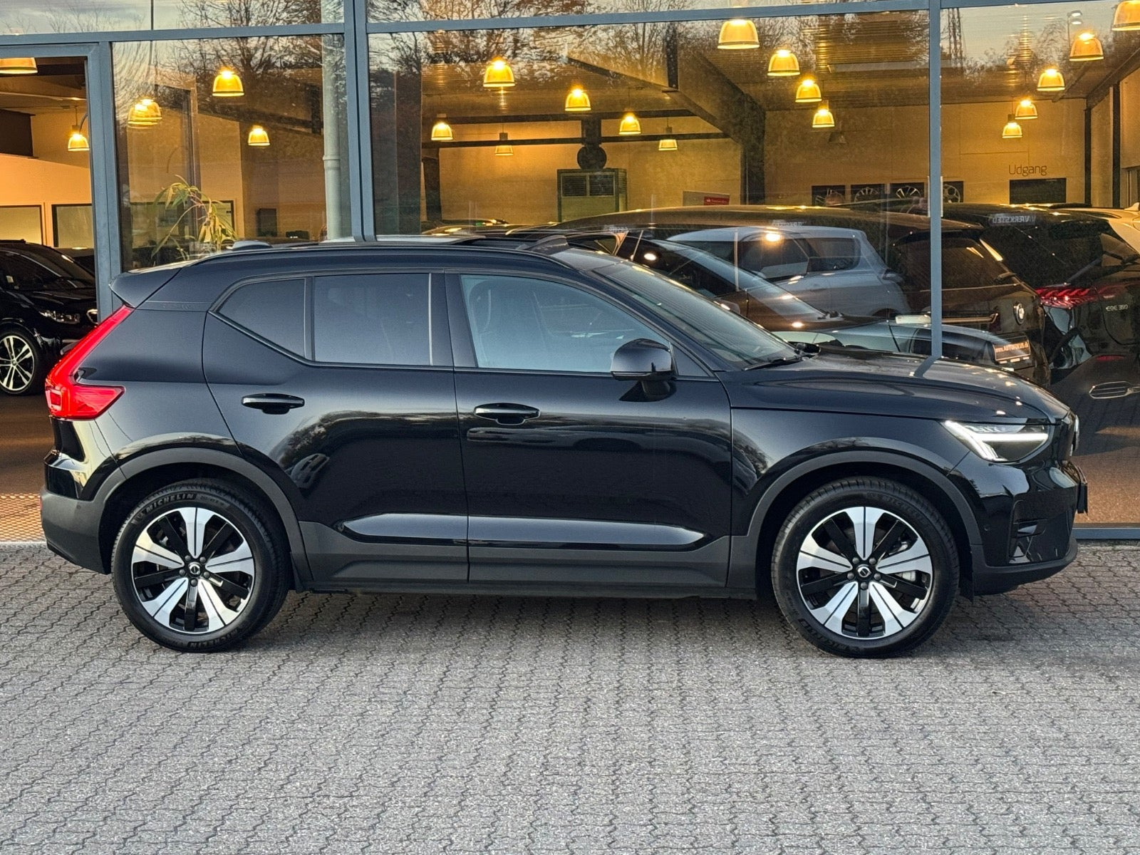 Sort Volvo XC40 fra 2023