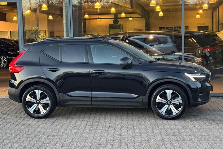 Sort Volvo XC40 fra 2023