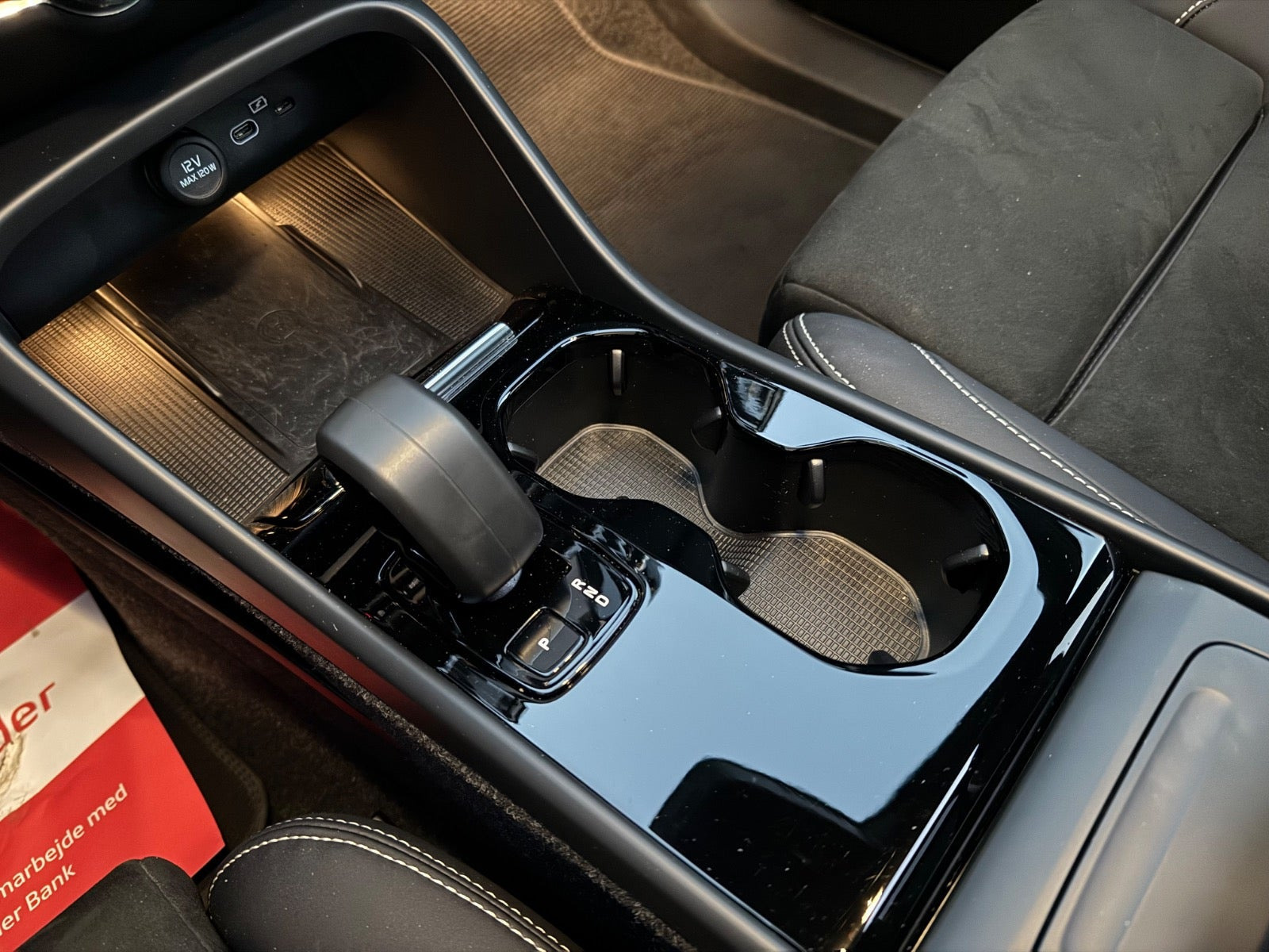 Sort Volvo XC40 fra 2023