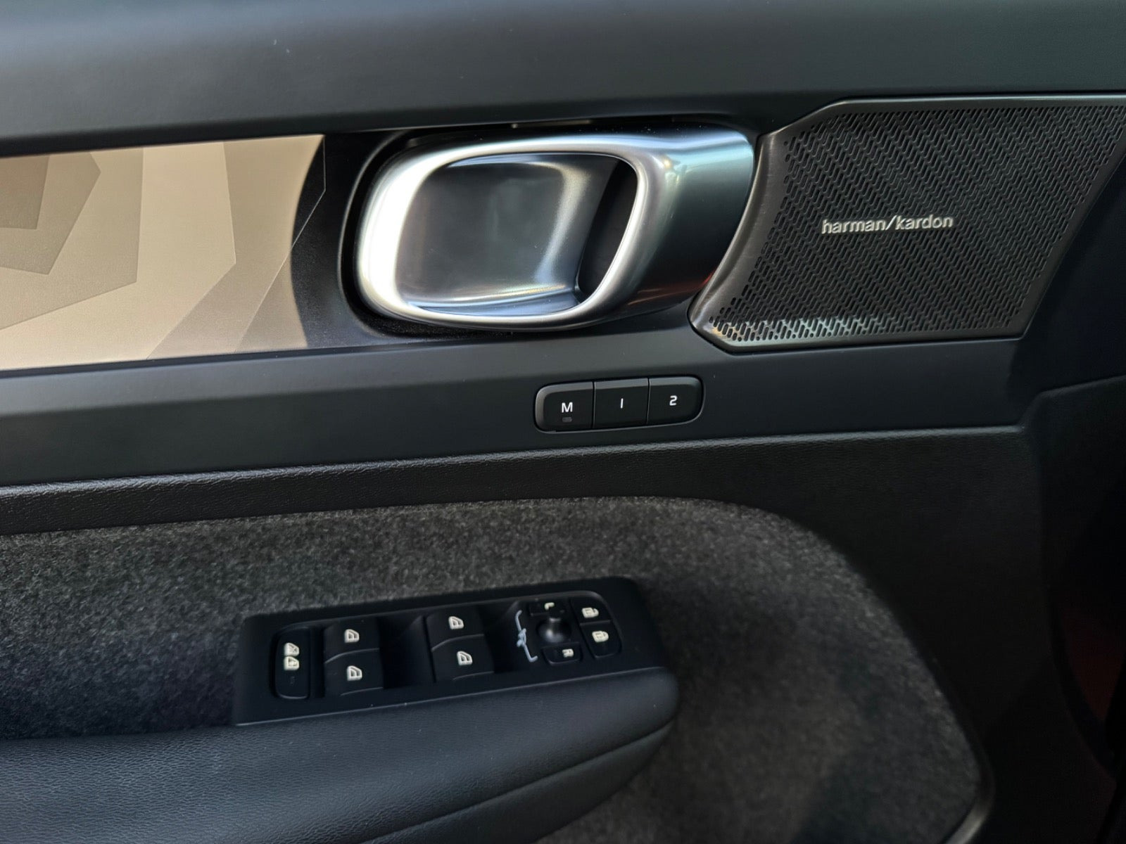 Sort Volvo XC40 fra 2023