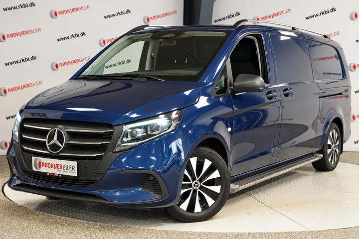 Blå Mercedes Vito 119 fra 2024