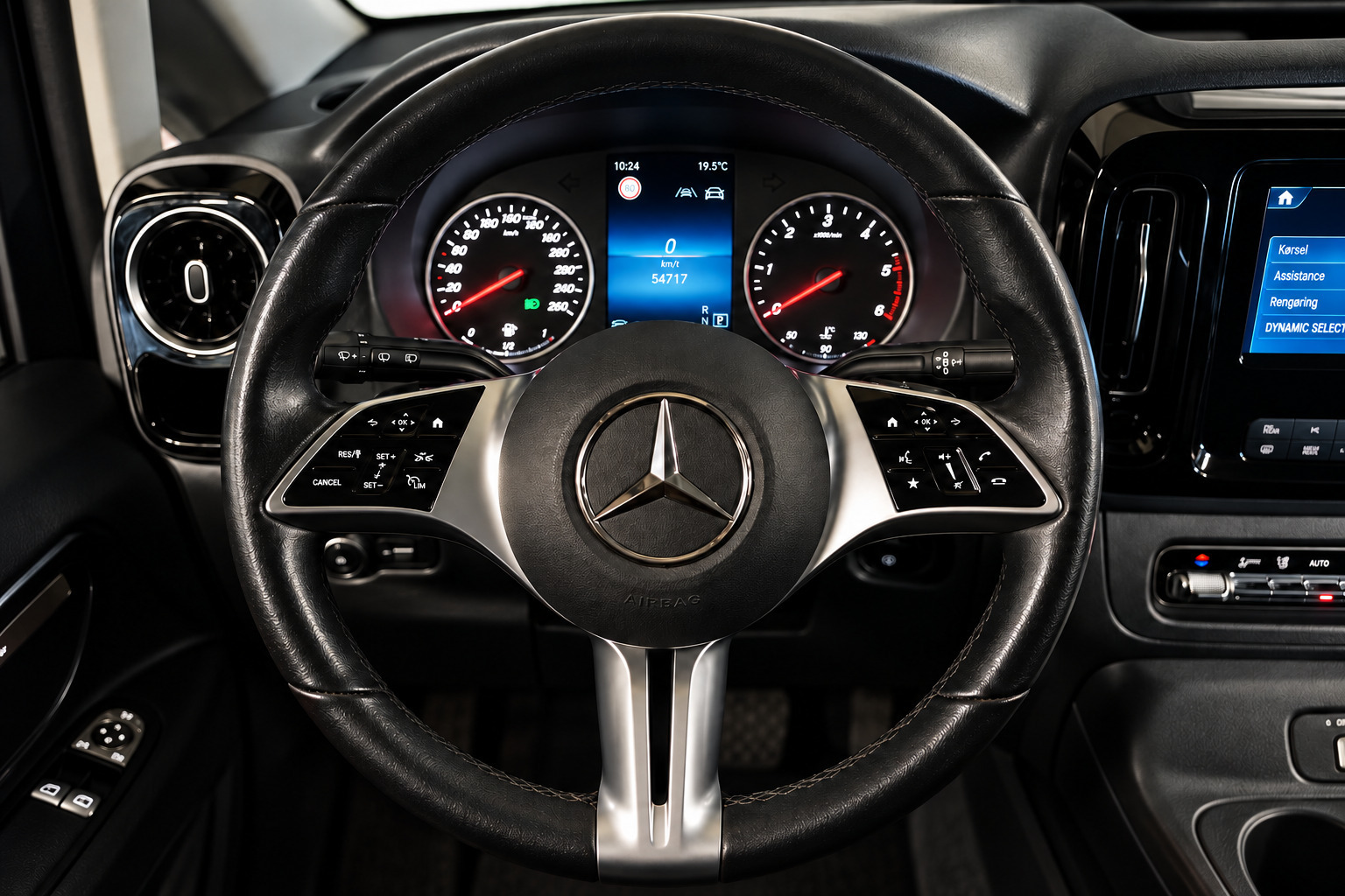 Blå Mercedes Vito 119 fra 2024
