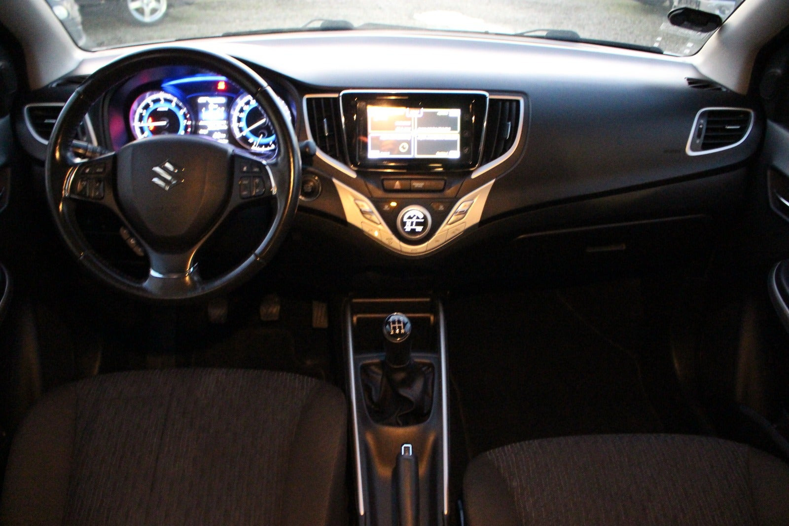 Hvid Suzuki Baleno fra 2016