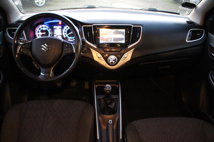 Hvid Suzuki Baleno fra 2016