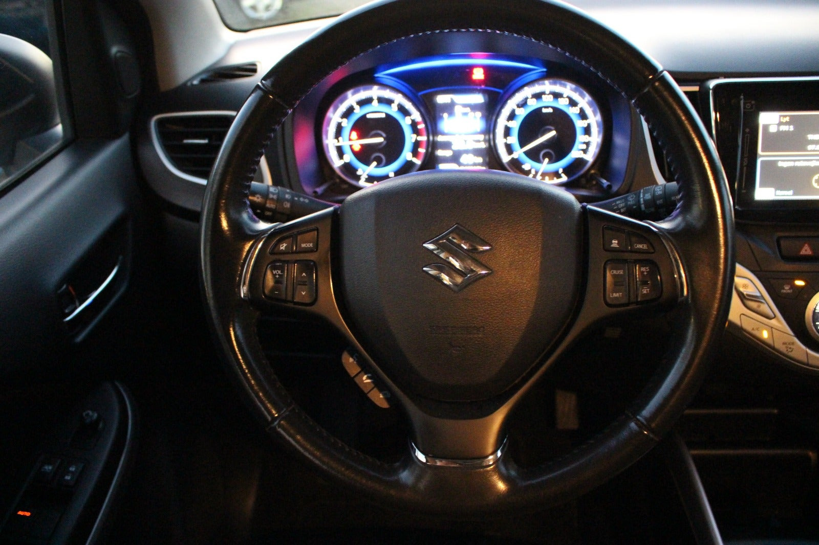 Hvid Suzuki Baleno fra 2016