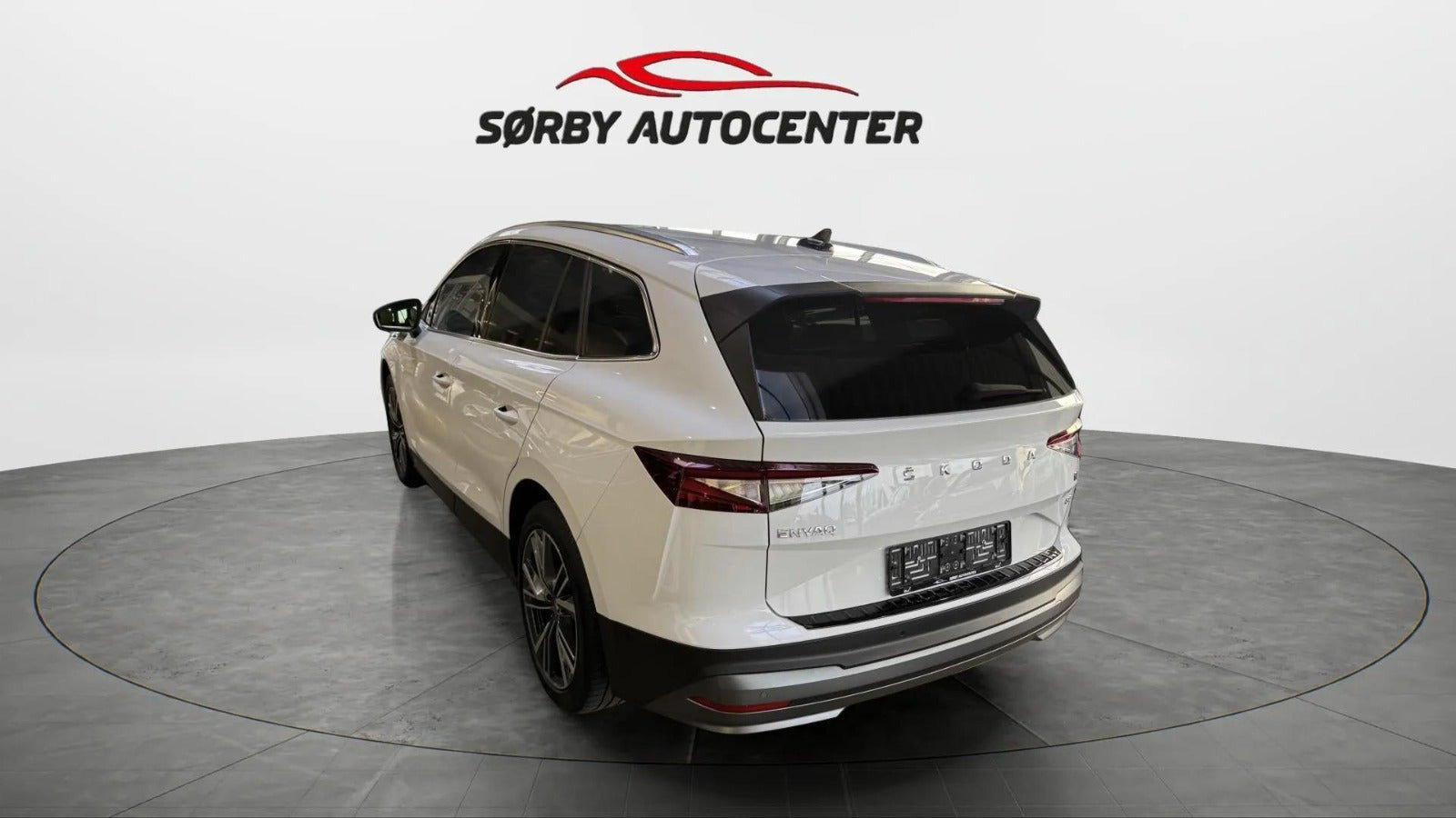 Hvid Skoda Enyaq fra 2023