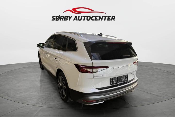 Hvid Skoda Enyaq fra 2023