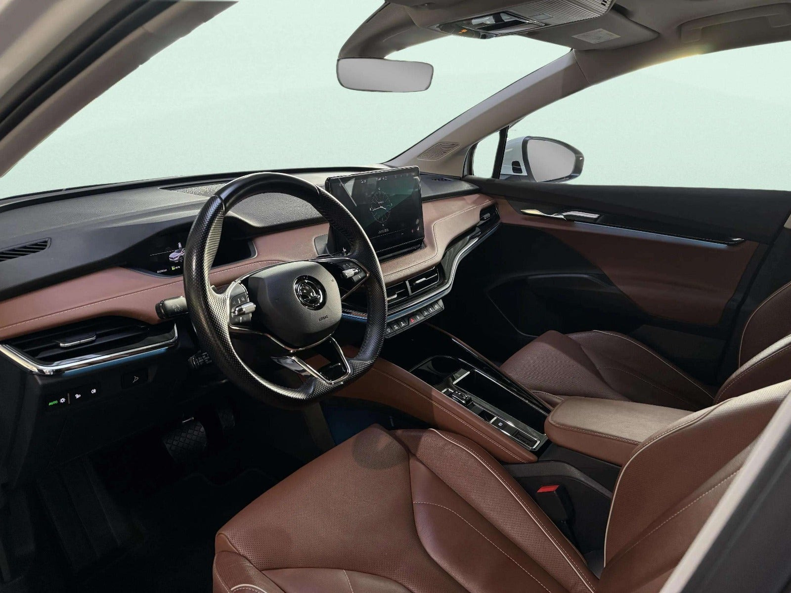 Hvid Skoda Enyaq fra 2023
