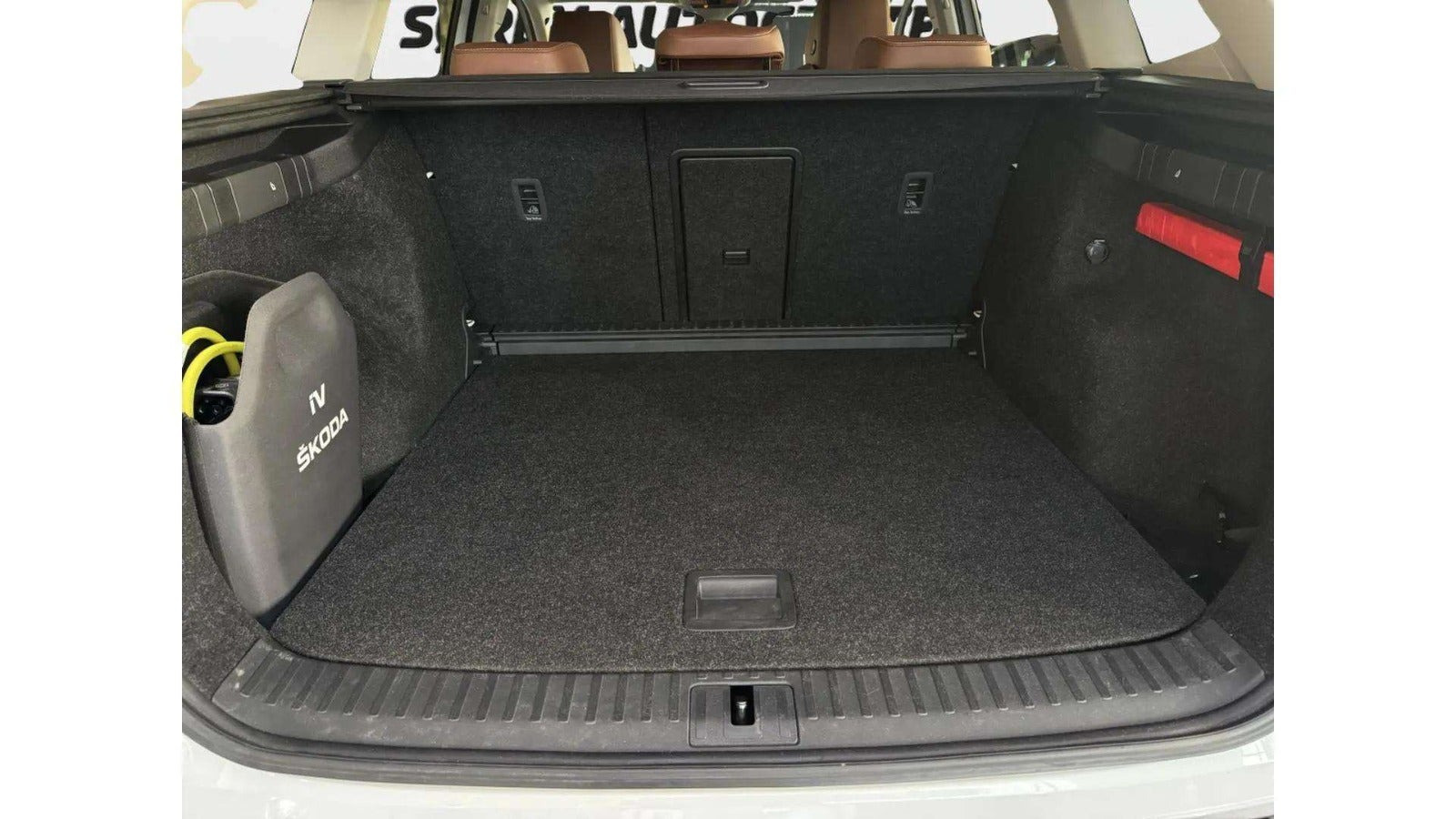 Hvid Skoda Enyaq fra 2023