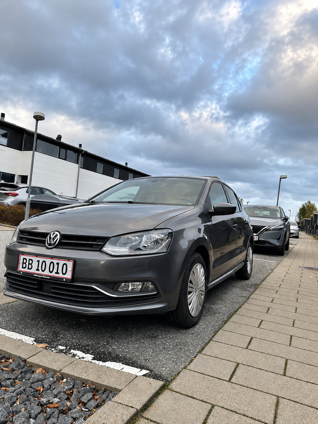 Grå VW Polo fra 2015