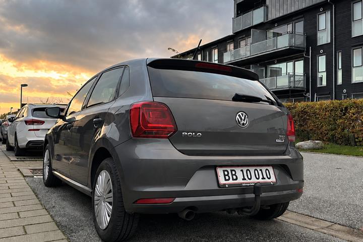 Grå VW Polo fra 2015