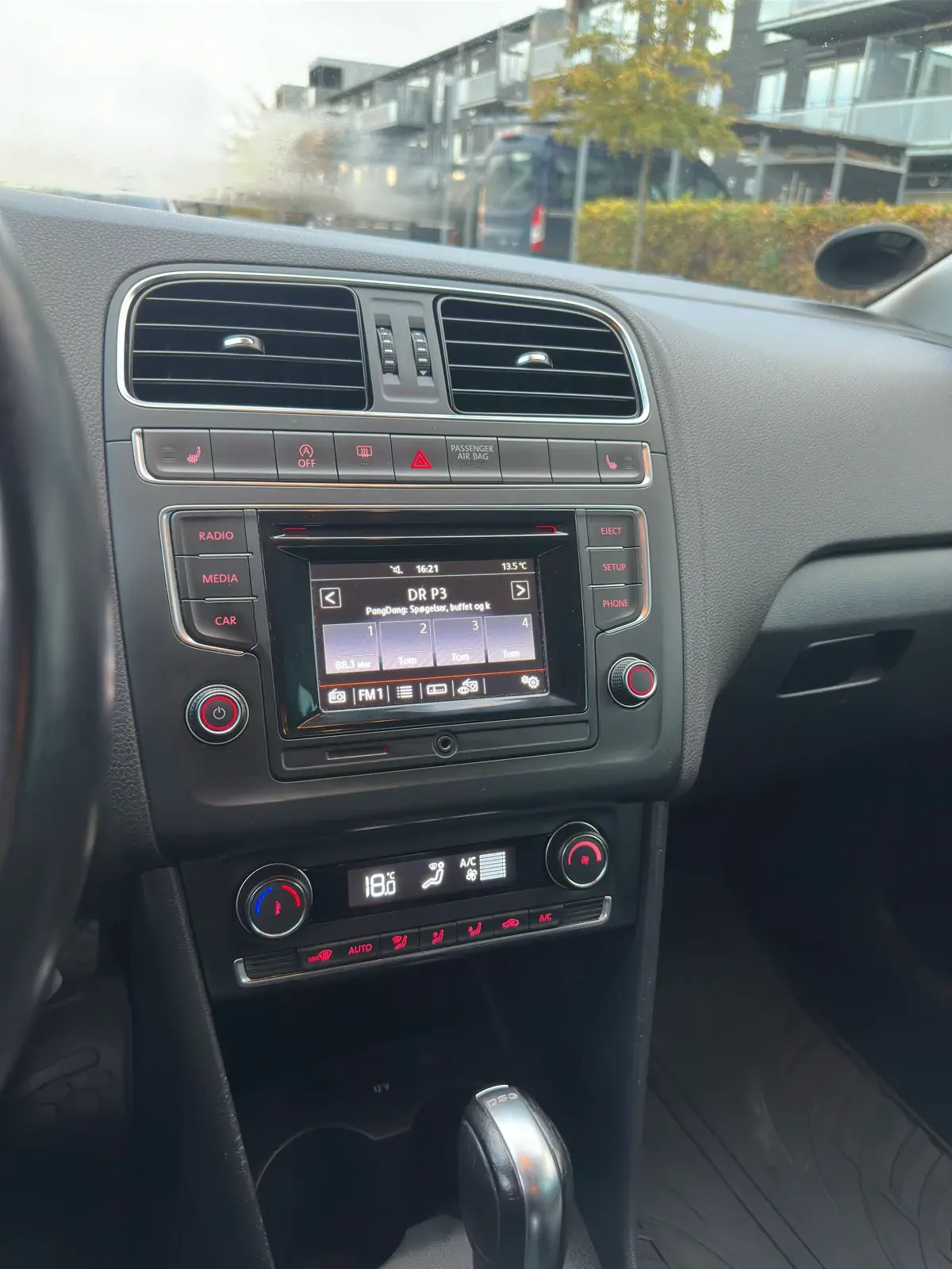 Grå VW Polo fra 2015