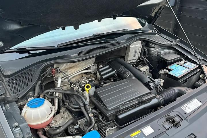 Grå VW Polo fra 2015